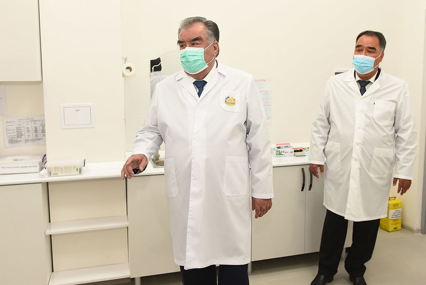 Тожикистон президентининг ҳам коронавирусга қарши эмлангани маълум қилинди