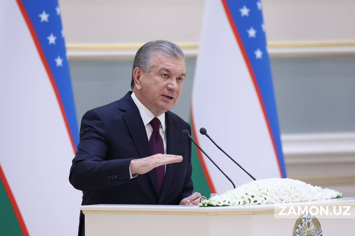 Шавкат Мирзиёев: «Адиблар хиёбонида Навоий бобомизни ҳам қиблага қаратиб, ўзгартирдим. Чунки буни тагида ҳам илоҳий куч бор»