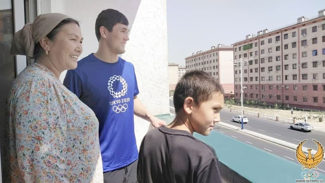 Давлат Бобонов Президент совға қилган уйни бориб кўрди