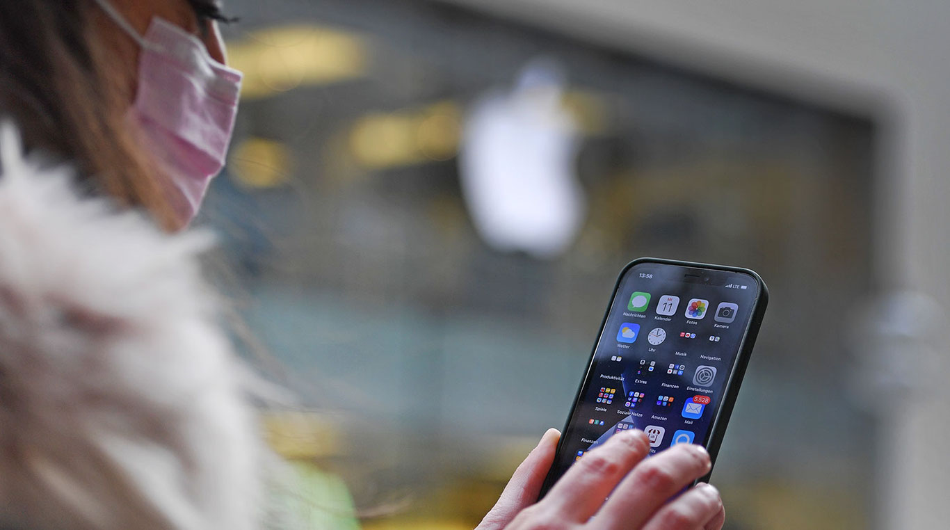 "Apple" iPhone 12 va 12 Pro qurilmalarida nozoslik borligini ma'lum qildi