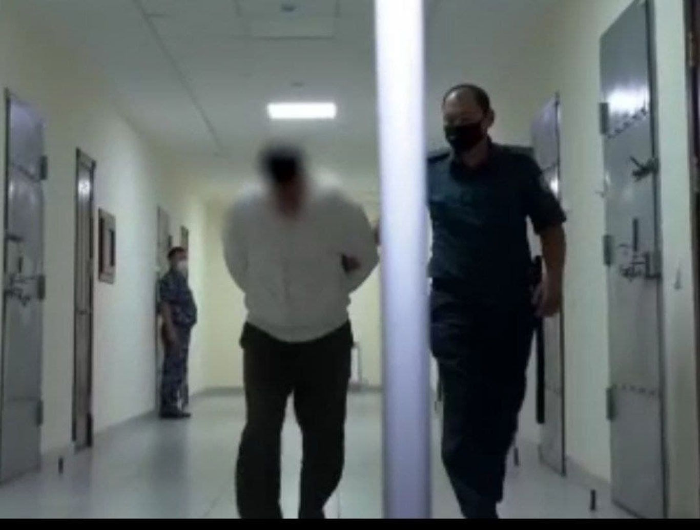 Уйида гиёҳванд модда ва қурол сақлаган фуқаро қўлга олинди