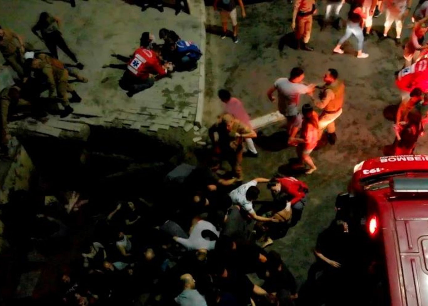 Рождество байрамида ер ўпирилиб одамлар чуқурга тушиб кетди