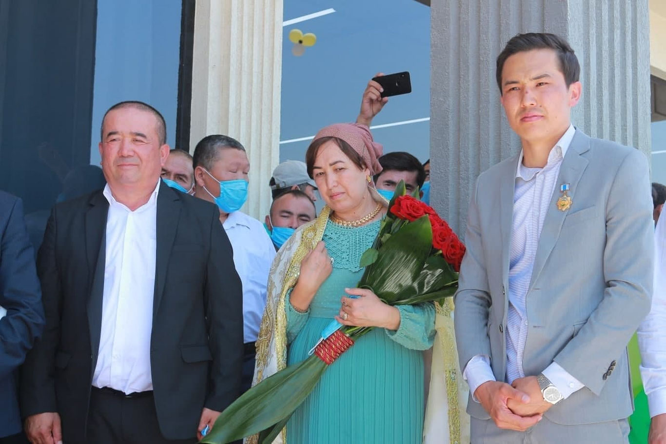 Shavkat Mirziyoyev futbolchi Otabek Shukurovni «Mard o‘g‘lon» davlat mukofoti bilan taqdirladi