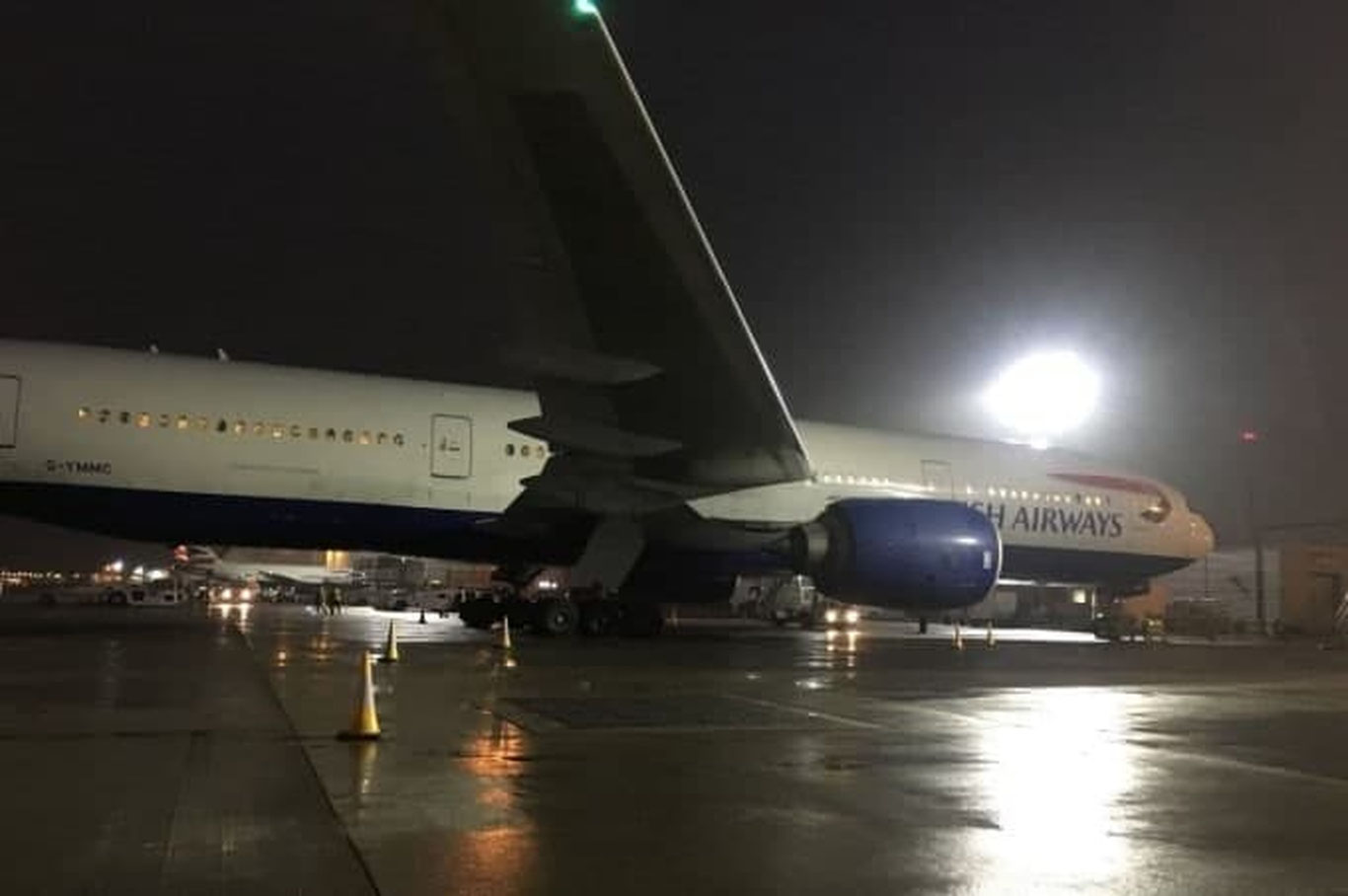 Тошкентга фавқулодда қўнган British Airways ўз йўловчиларини олиб кетди