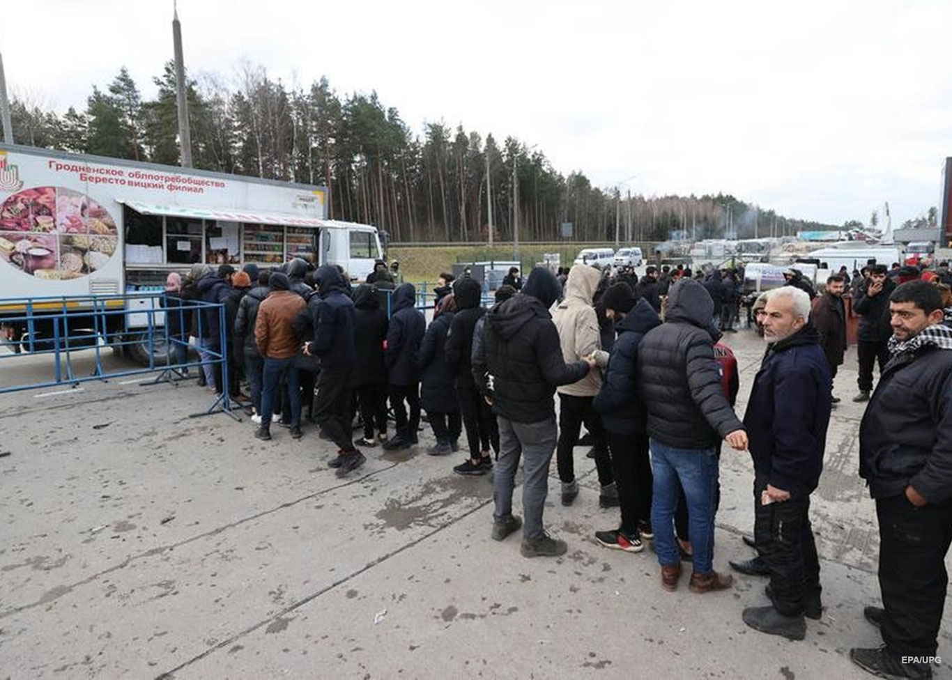 ЖССТ муҳожирларга гуманитар ёрдам юборди