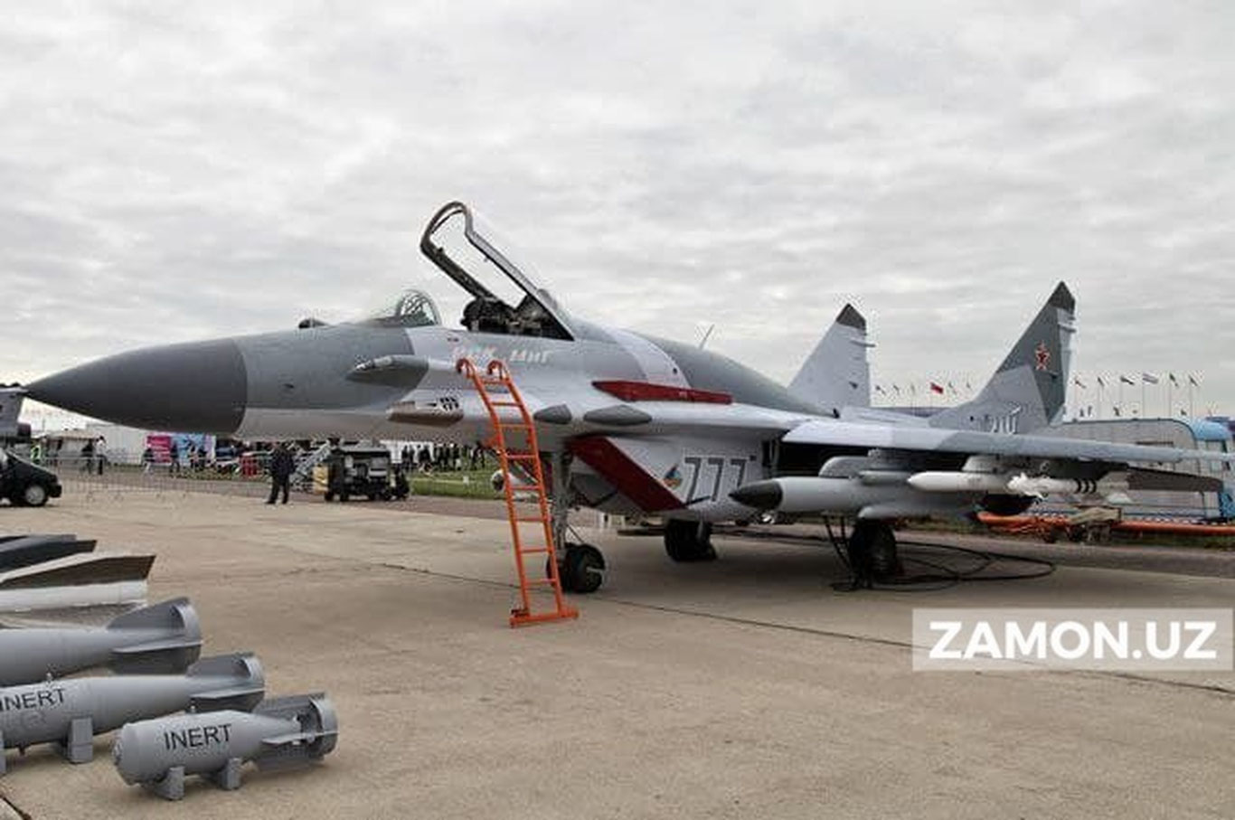 ЕИнинг уч давлати Украинага самолёт беради