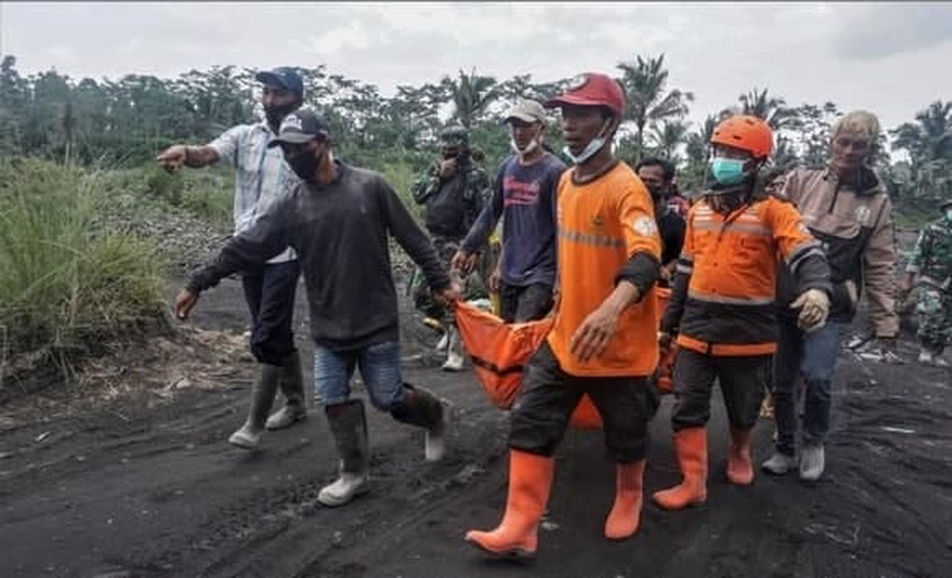 Индонезиядаги вулқон оқибатида 13 киши ҳалок бўлди