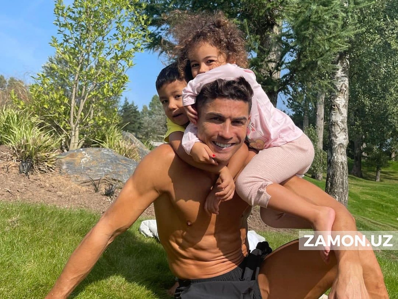 Криштиану Роналду беш кунлик мажбурий карантинни оиласи даврасида ўтказмоқда