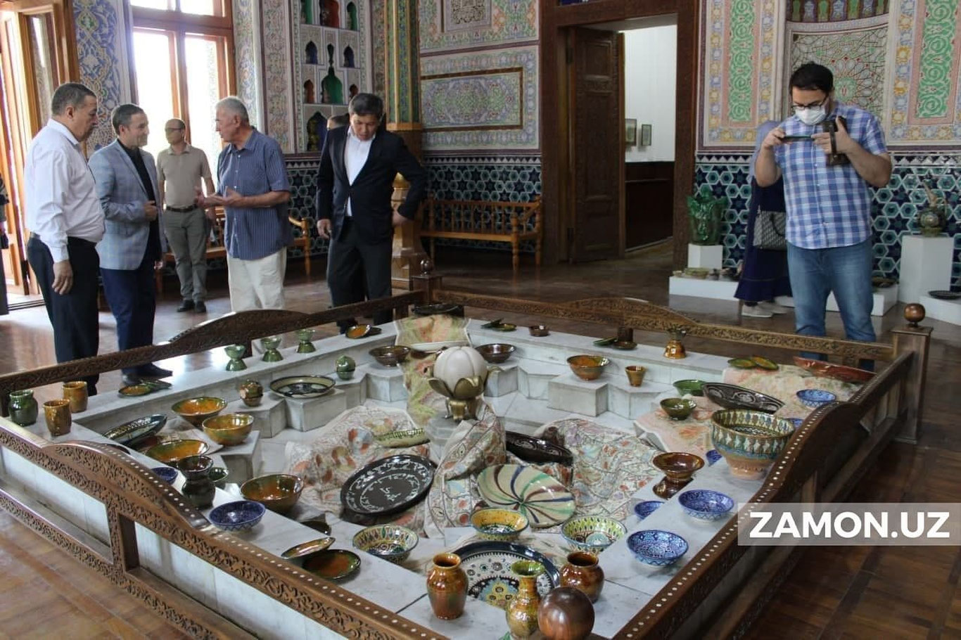 Toshkentdagi ko‘rgazmada Fransiyalik talabalar o‘z kulolchilik mahsulotlarini namoyish qildi