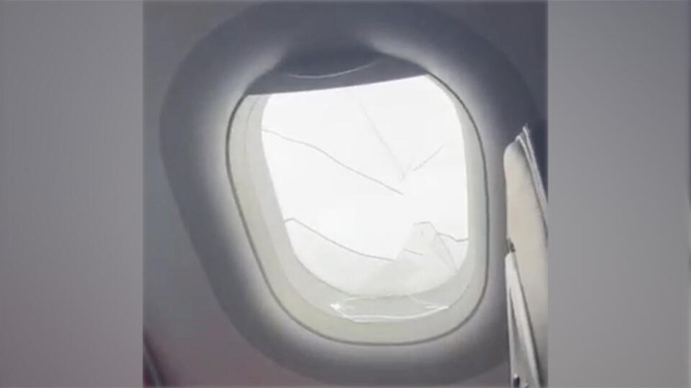 Самолётда безорилик қилган эркак боғлаб қўйилди