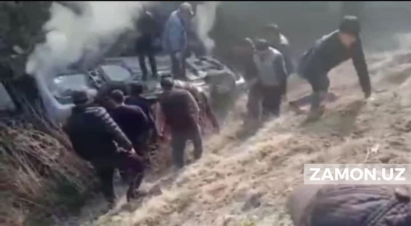 Самарқандда "Lacetti" ҳайдовчиси жарликка тушиб кетди