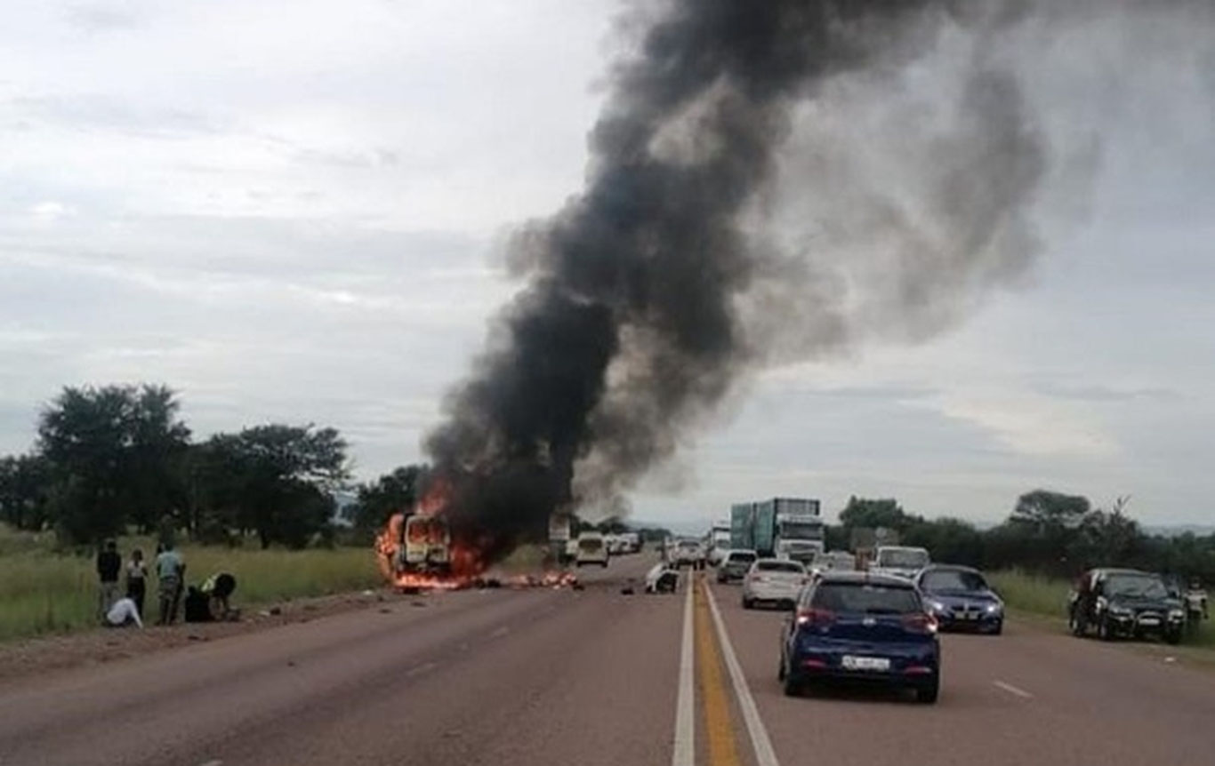 JARda yo‘lovchilar bilan to‘la avtobus yonib ketdi
