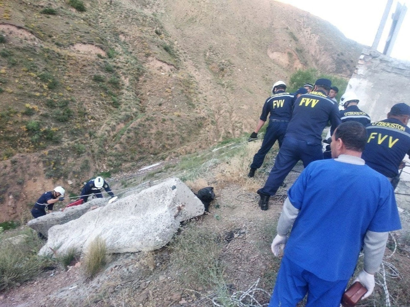 «Қамчиқ»да «Нексия» йўловчиси пастликка тушиб кетди