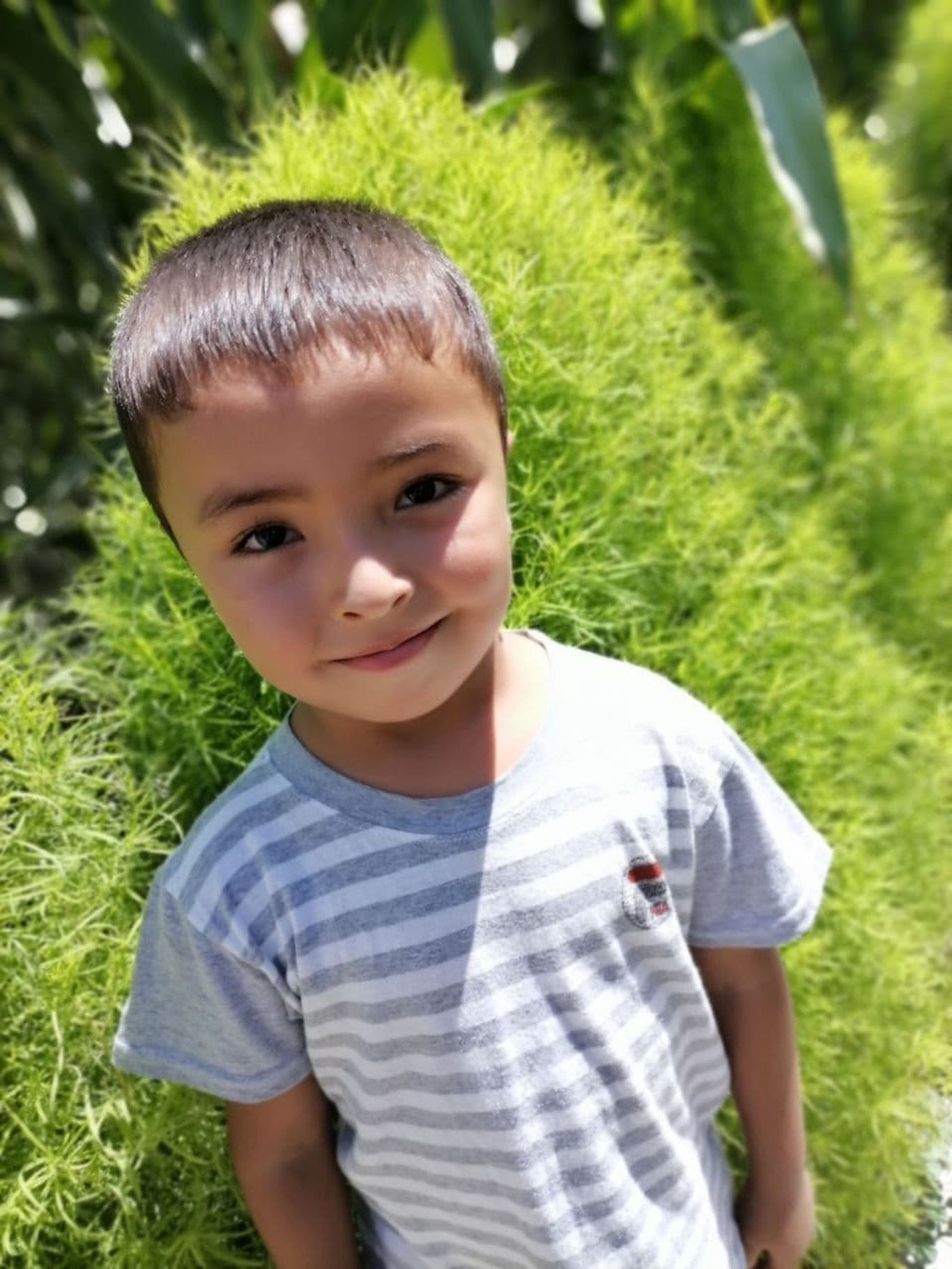 “Иккинчи фарзандимни ҳам йўқотишни истамайман”- тўшакка михланиб қолган  болакай яхшилар кўмагига муҳтож