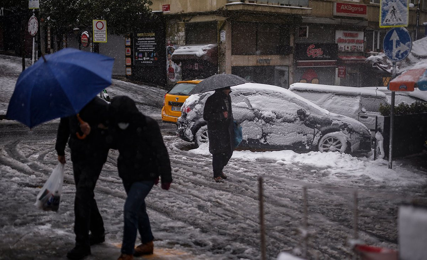 Istanbul kuchli qor bo‘roni ostida qoldi