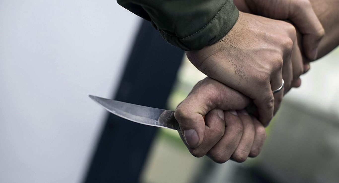 Жарқўрғонда ака-укаларнинг ўзаро жанжали пичоқбозлик билан якунланди