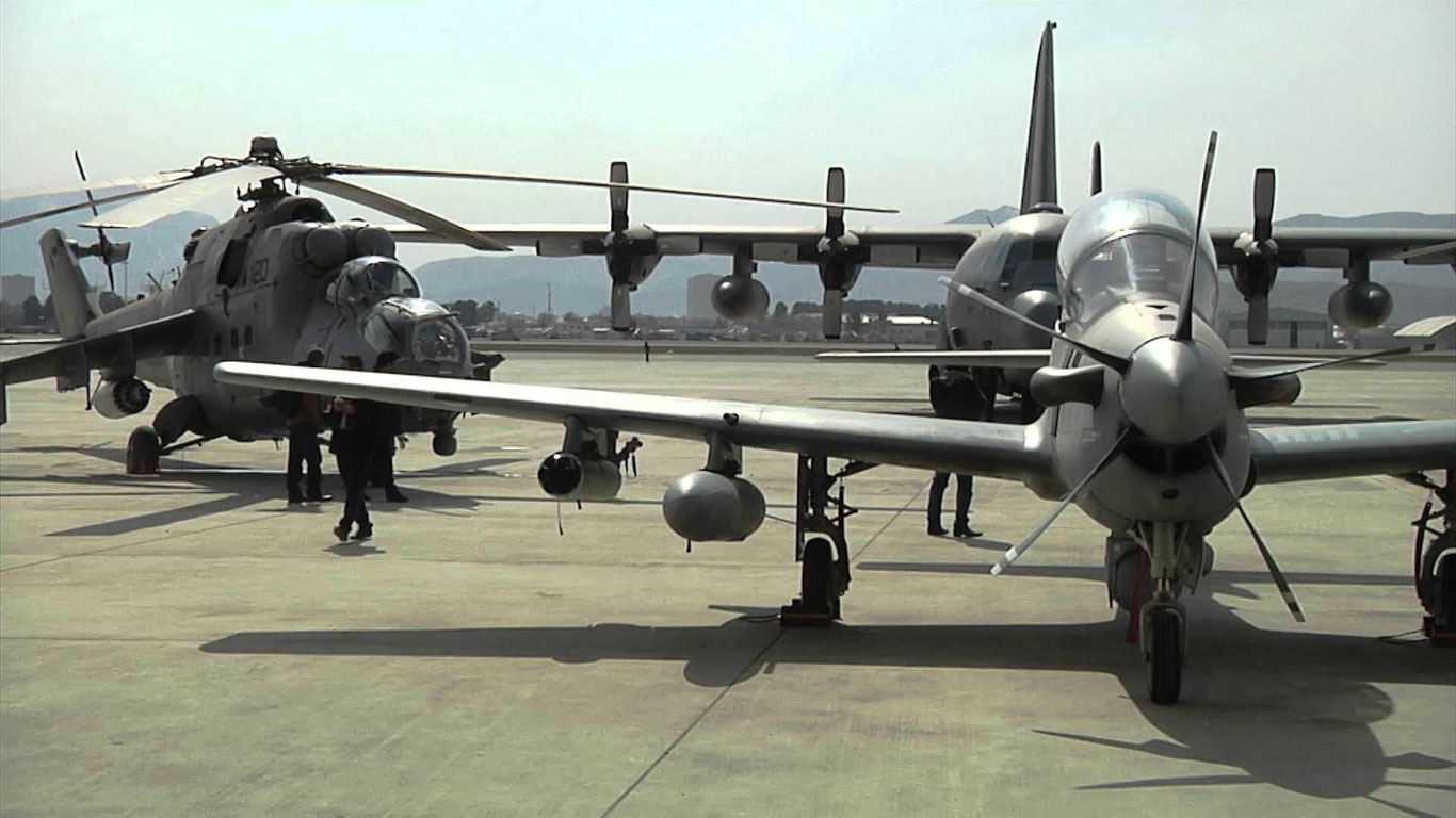 Ўзбекистон “Толибон”га афғон самолётларини қайтармаслиги очиқланди