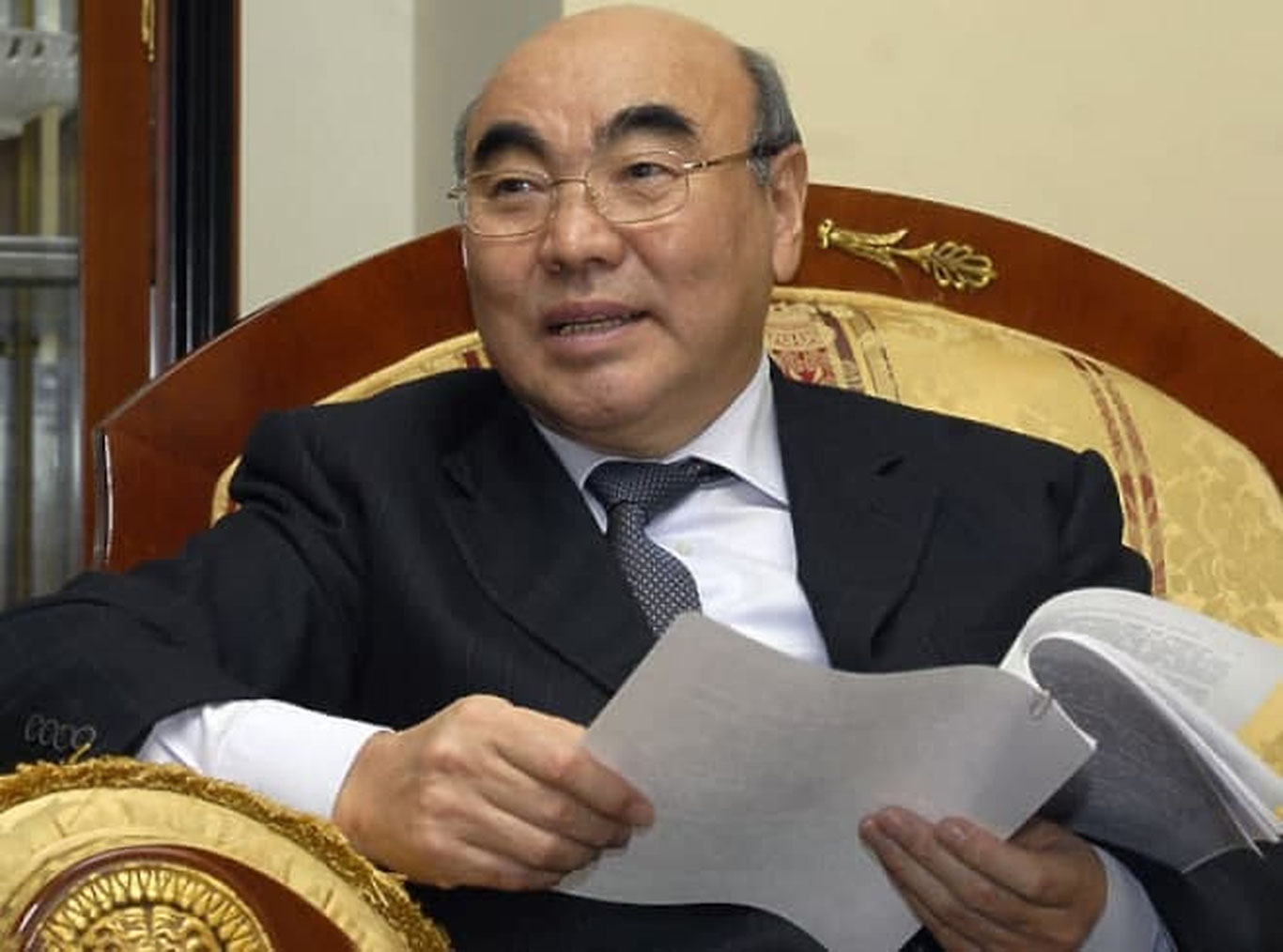 Асқар Акаев Бишкекка олиб келинди