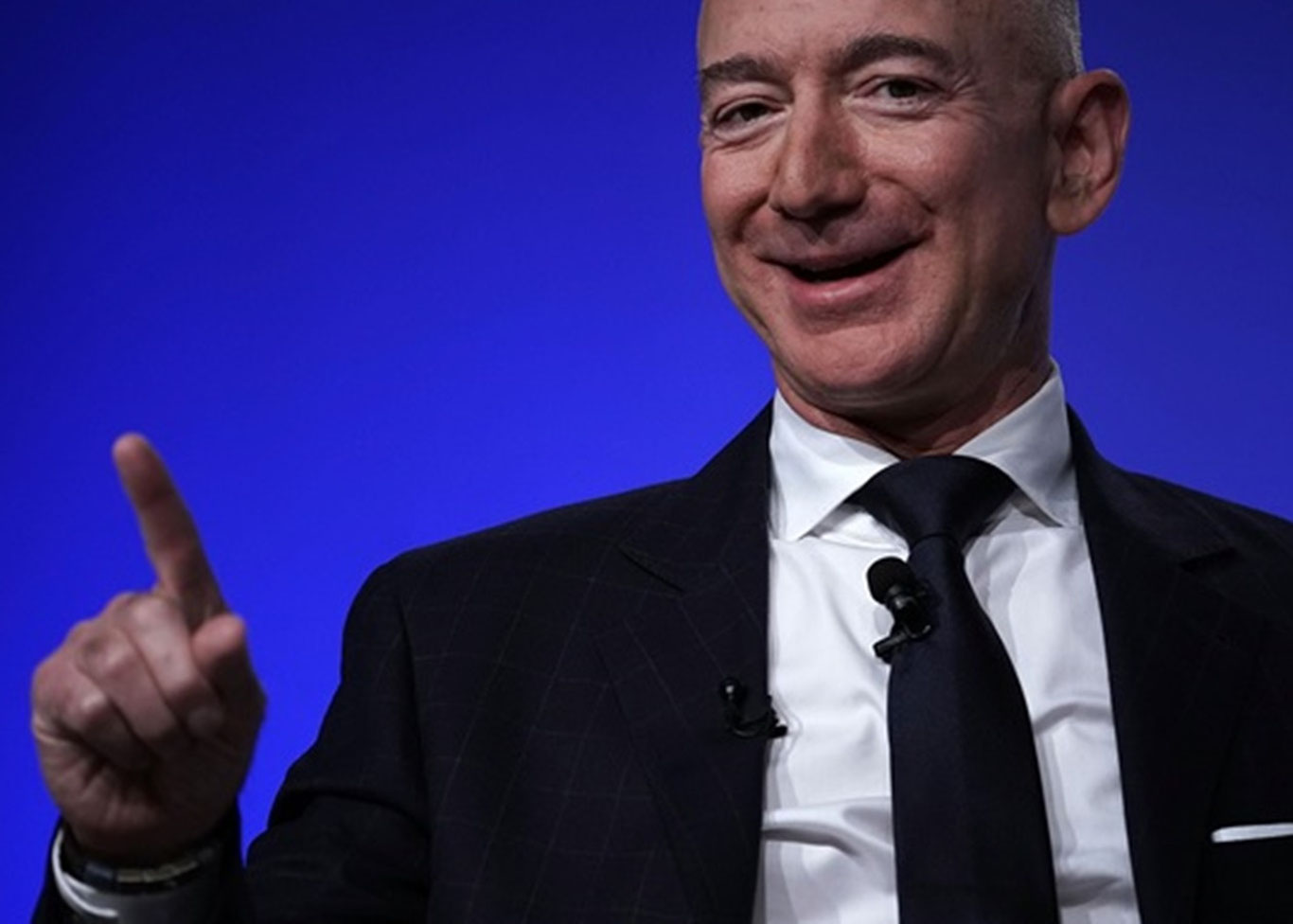 Amazon асосчиси Жефф Безос бош директор лавозимидан кетганидан cўнг унинг бойлиги анчага кўпайди