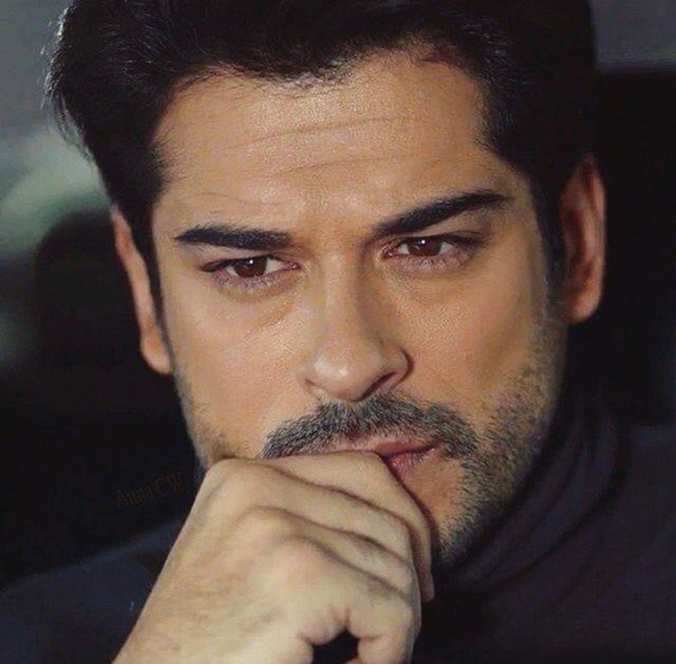 Турк актёри Бурак Ўзчивит 4 йилга қамалиши мумкин