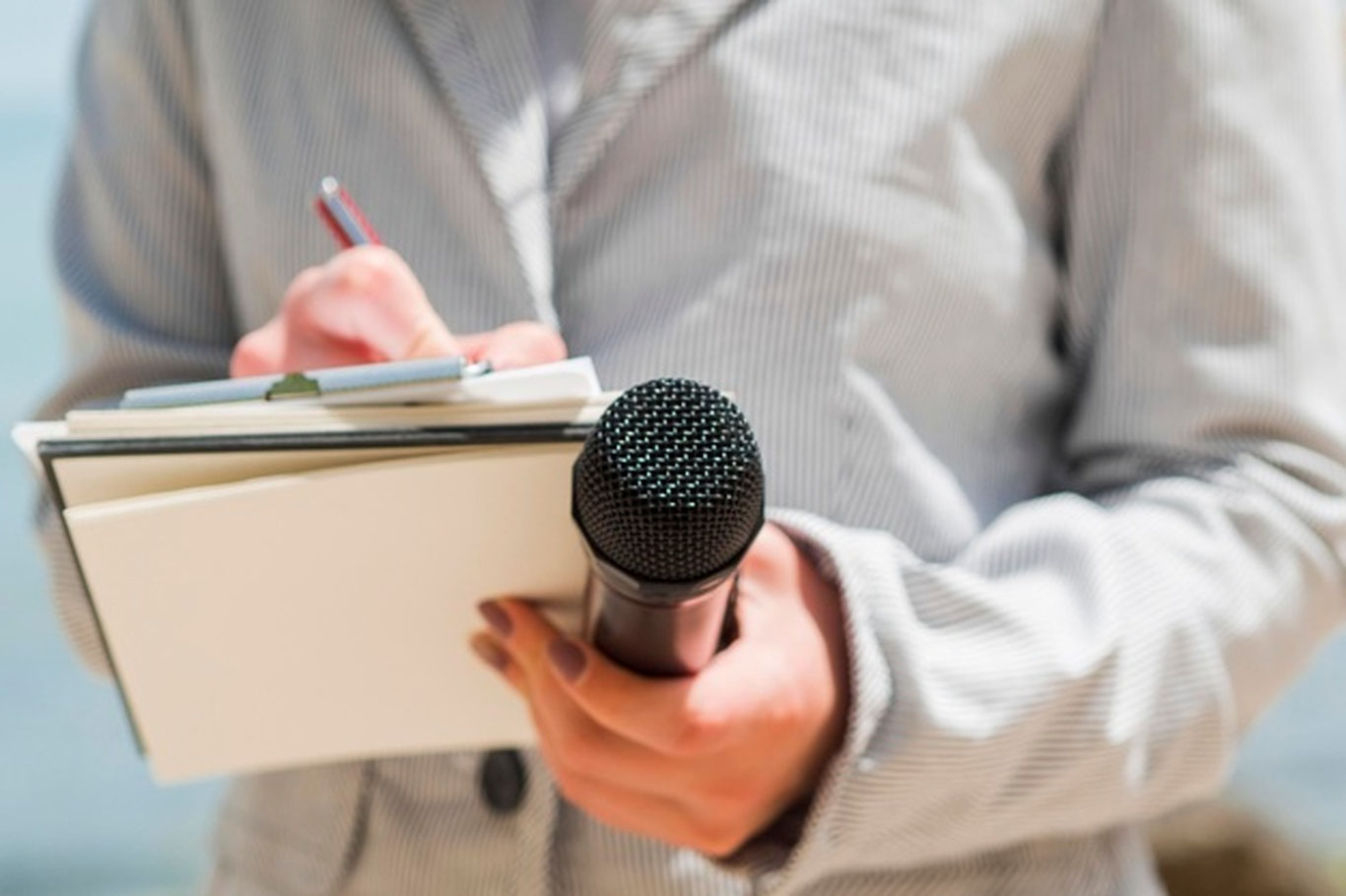 Журналистни ким ҳимоя қилади?