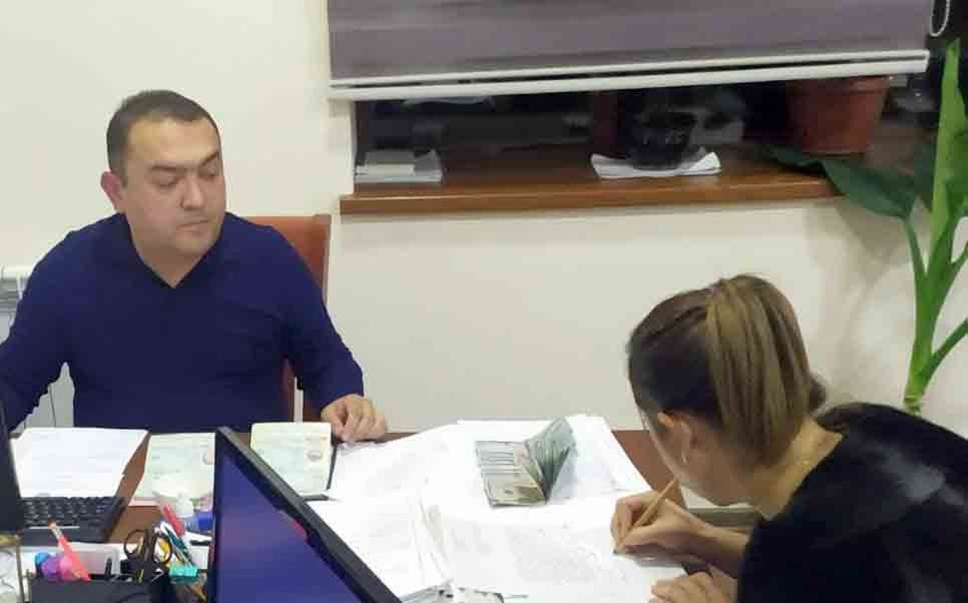 Самарқандда алимент тўламаган қарздор отанинг барча мол-мулкларига тақиқ қўйилди