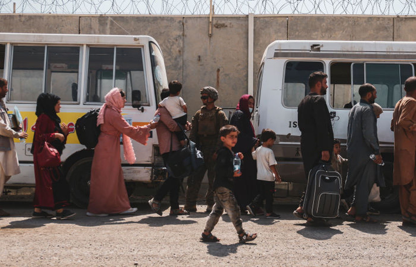 ЖССТ: "Афғонистонга 500 тоннага яқин тиббий буюмларни етказиб бериш имконияти бўлмаяпти"