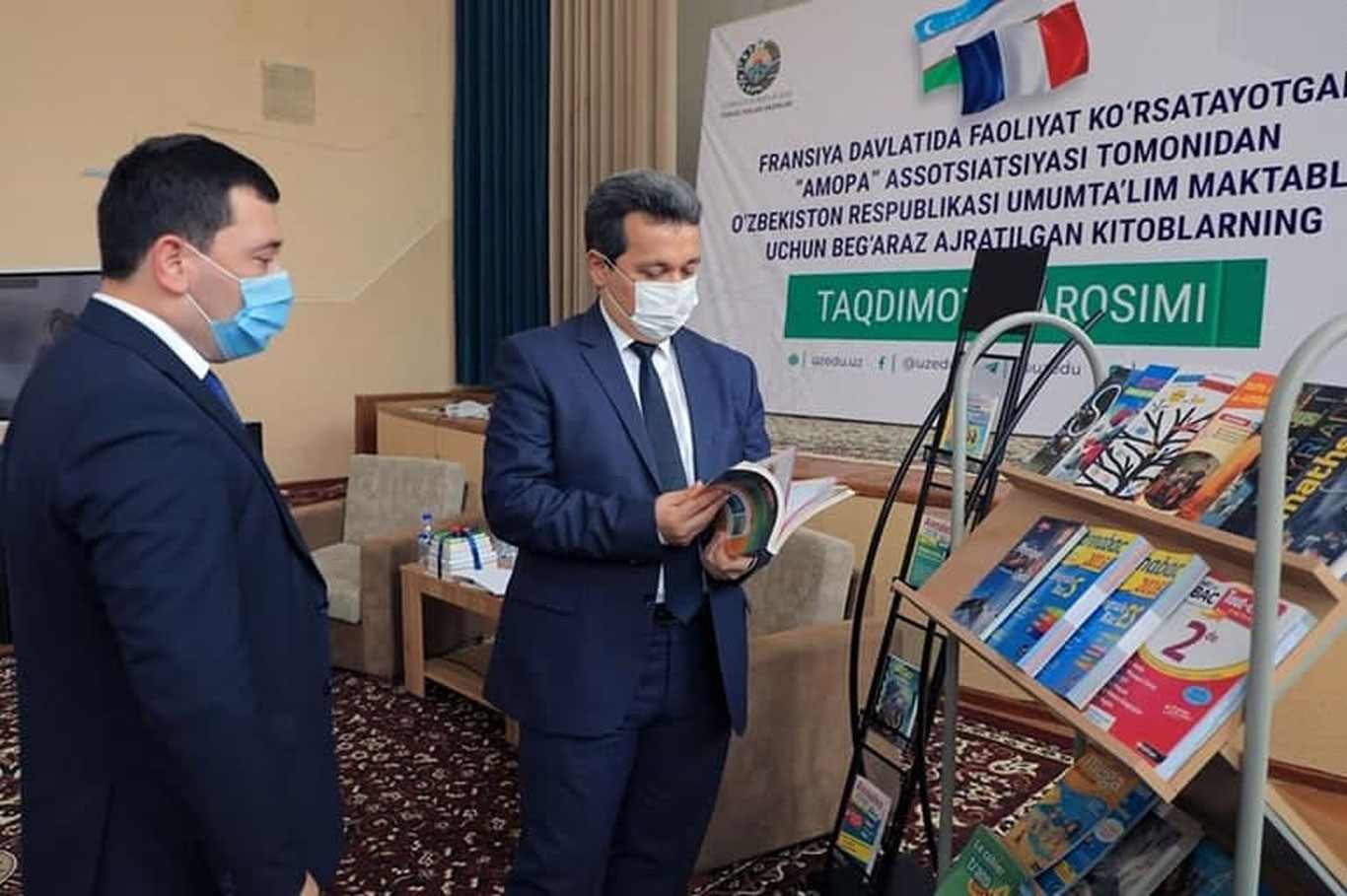 O‘zbekiston maktablariga fransuz tilidagi badiiy adabiyotlar va darsliklar taqdim etildi