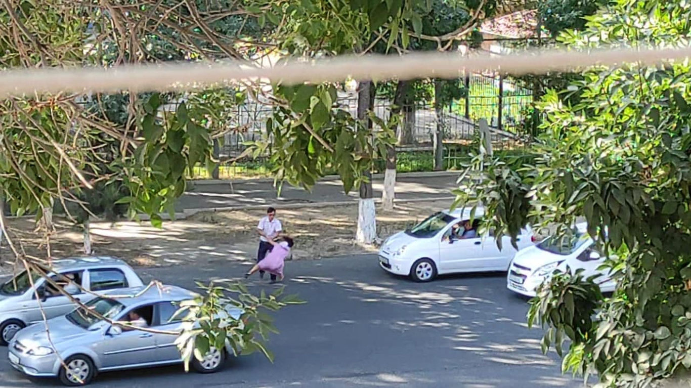 Yo‘l chetida tahqirlangan ayol