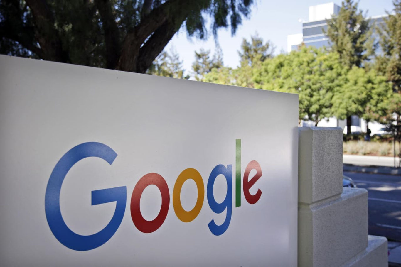 Google ходимларига мажбурий вакцинация талабини қўймоқда