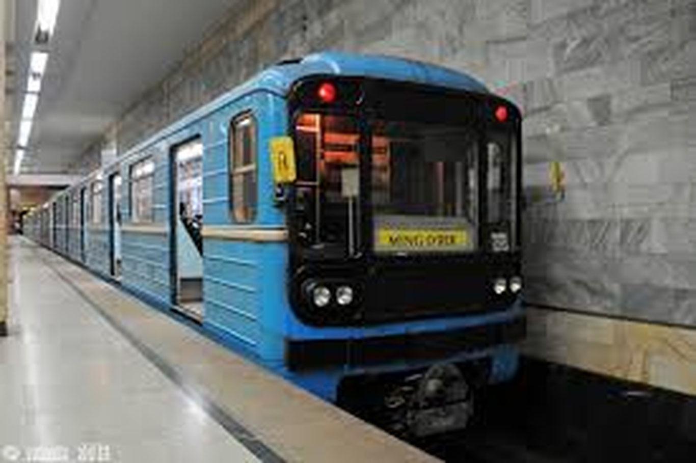 "Космонавтлар" метро бекатида поезд вагони ёндими?