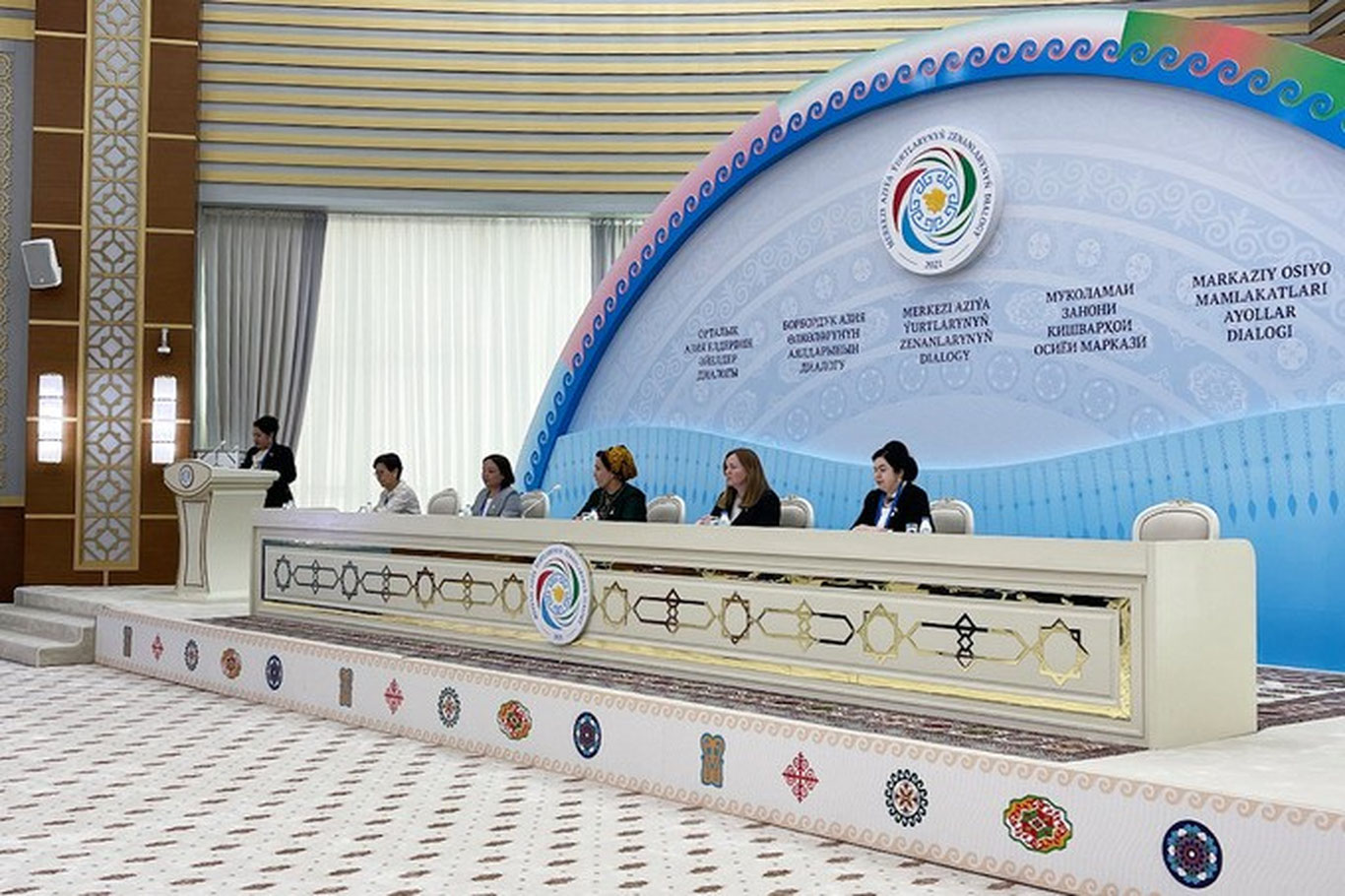 Туркманистонда Марказий Осиё етакчи аёллари мулоқотининг форуми бўлиб ўтди