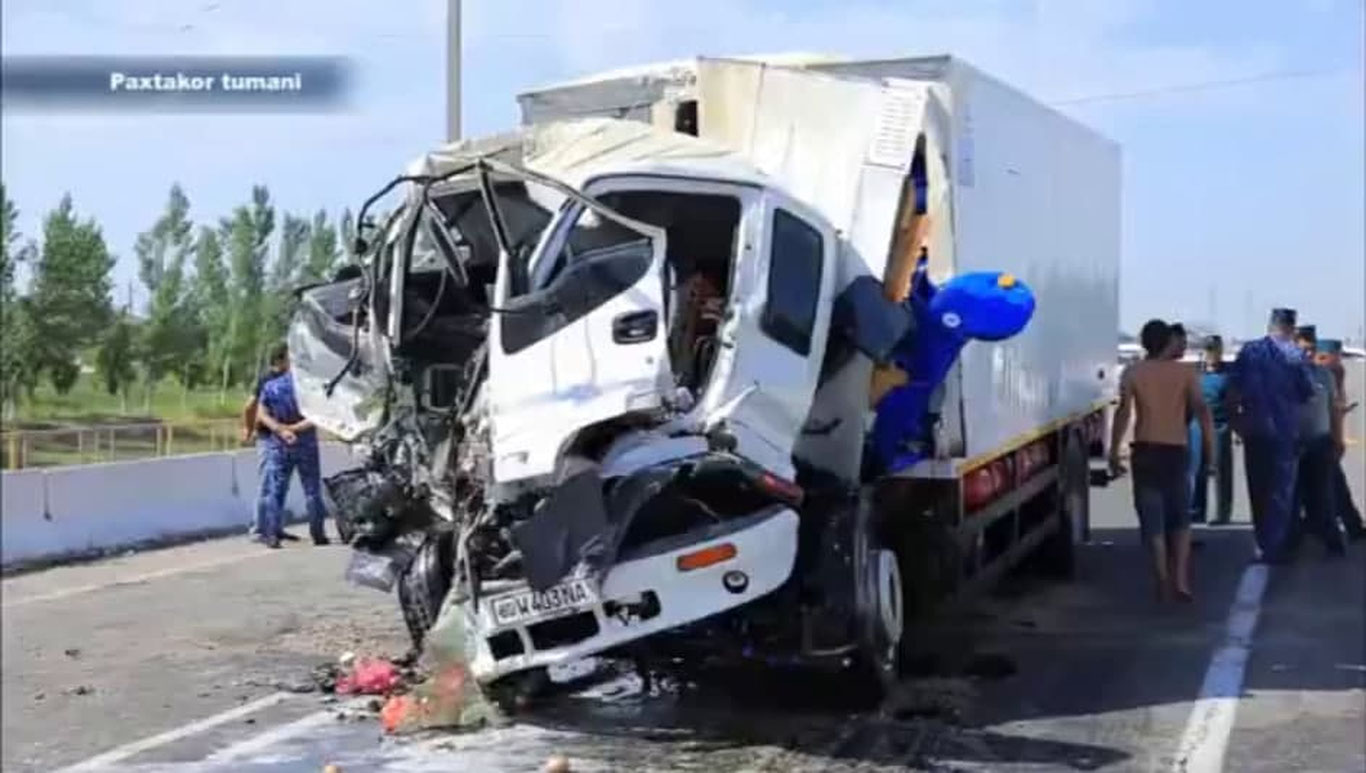 Жиззахда ҳайдовчи рулда ухлаб қолиши оқибатида ЙТҲ юз берди