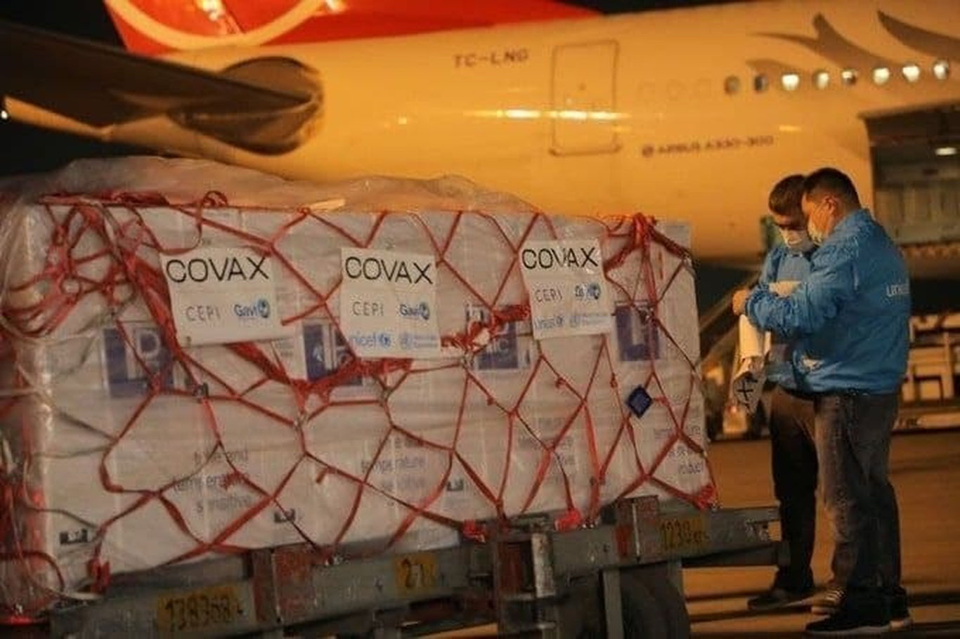 O‘zbekistonga Germaniyadan yana 356 ming doza koronavirusga qarshi vaksina olib kelindi