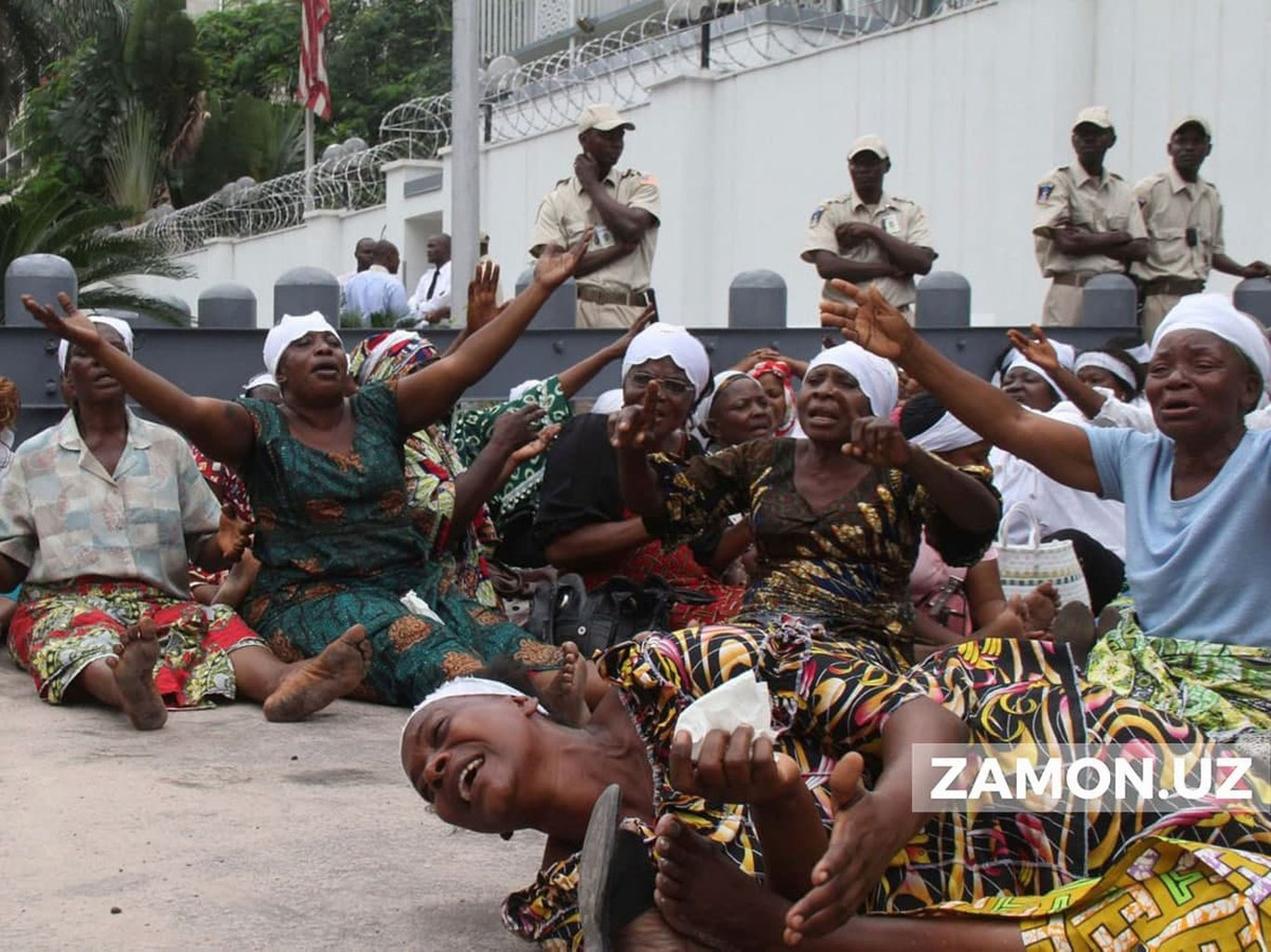 Конго аҳолиси "жодугарлик"да айбланган саккиз аёлни ёқиб юборди