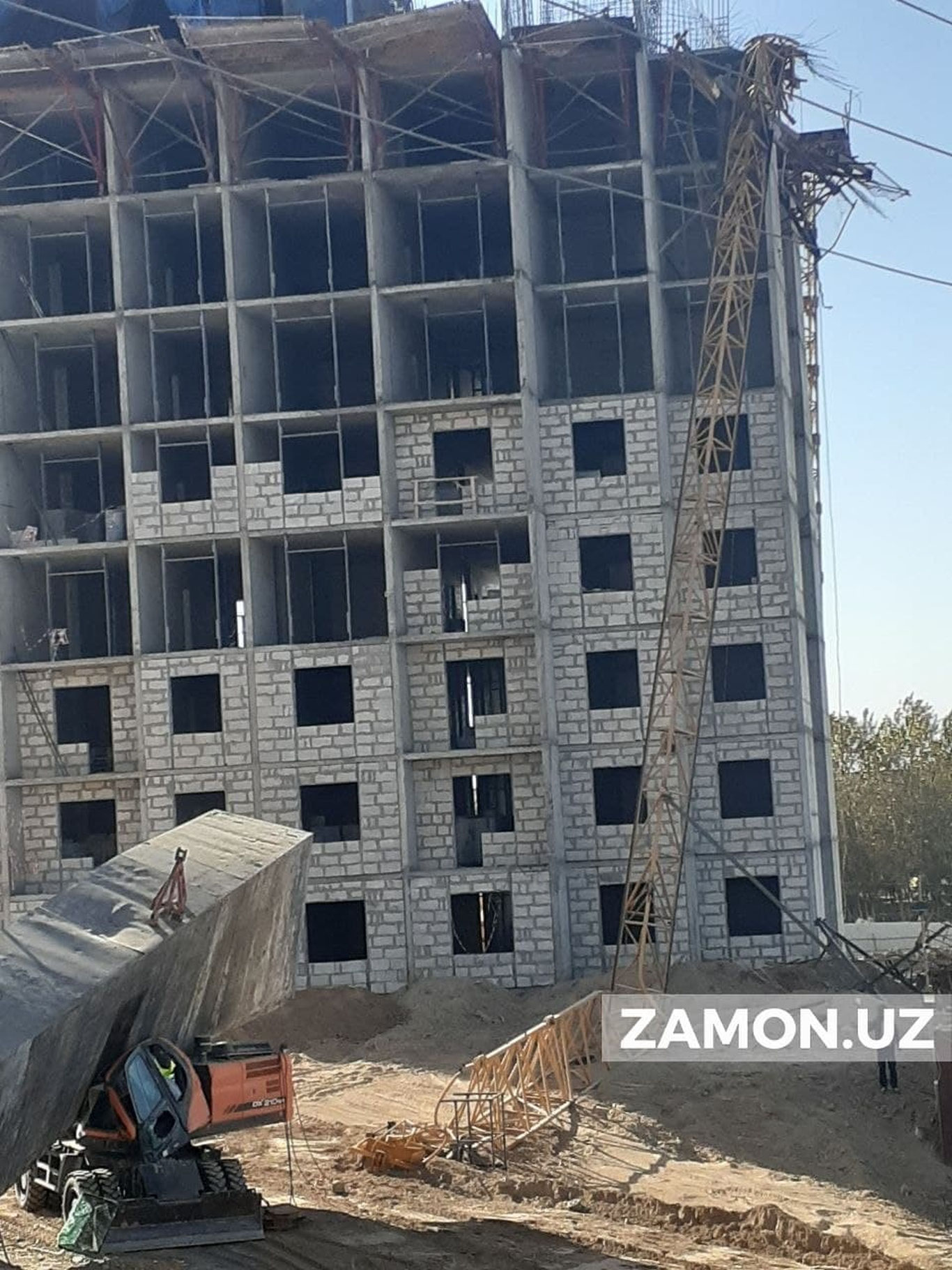 Самарқандда кўтарма кран қулаб тушди