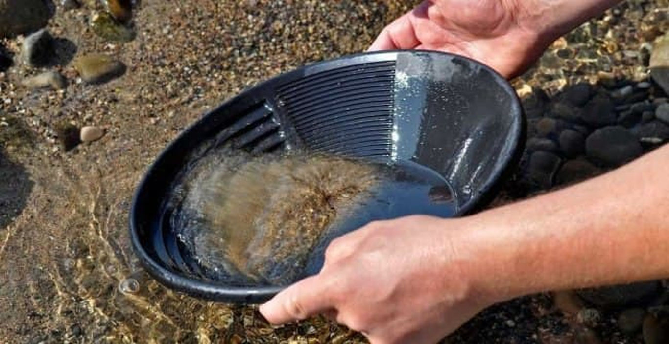 Навоийда олтин қазиб олиниши мумкин бўлган ер участкалари аукционга қўйилди