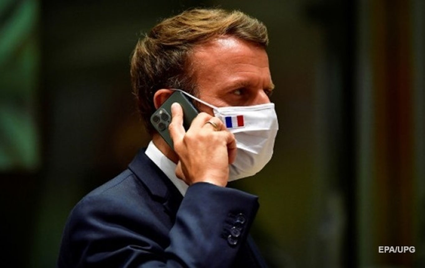 Макрон телефонини ўзгартирди