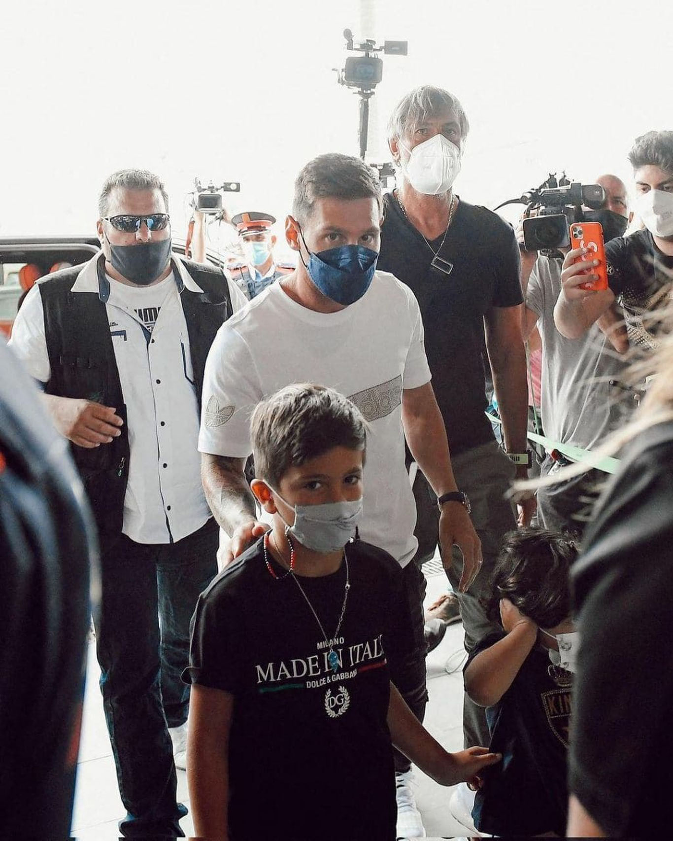 Messi Barselonadagi uyini tark etib, aeroportga yo‘l oldi