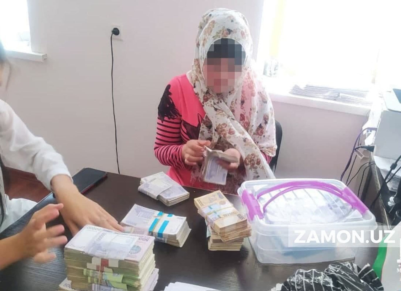 Jalaquduqda erdan xotini foydasiga 75,5 million so‘m undirib berildi