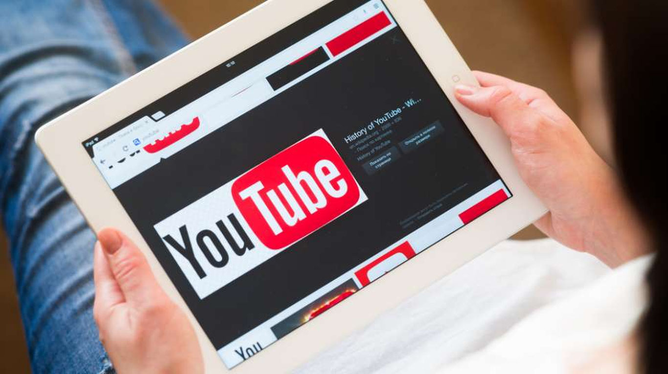 YouTube видеолар остидаги изоҳлар борасида янги функция қўшмоқда