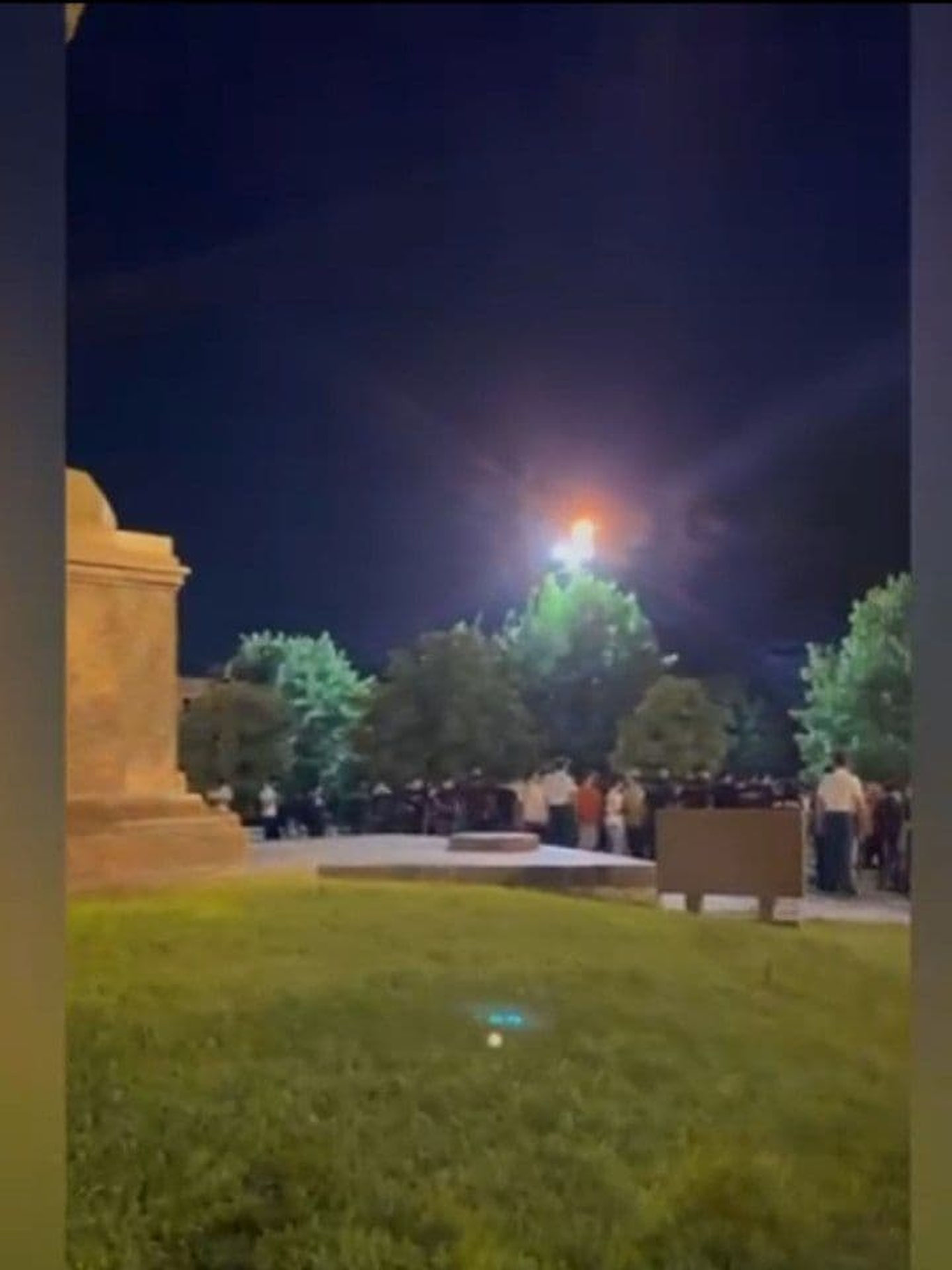 Ijtimoiy tarmoqlarda tarqalgan Toshkentdagi Amir Temur xiyobonida to'plangan 200 ga yaqin odamlar haqidagi xabarlarga IIB munosabat bildirdi