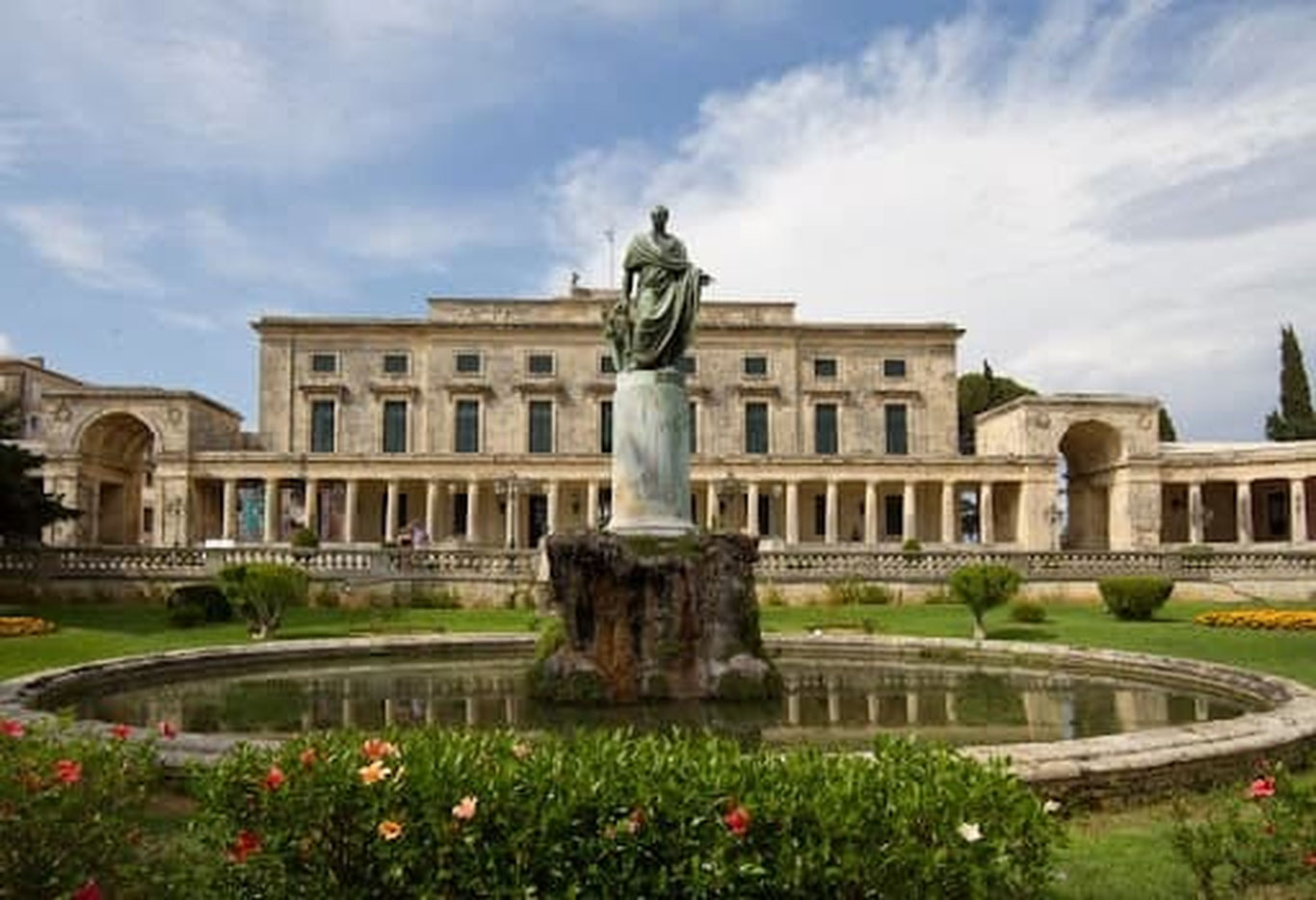 Грецияда жойлашган "Сарсетакиснинг Ўзбекистон галереяси"га бағишланган китоб-альбом нашр этиш бўйича музокаралар олиб борилмоқда