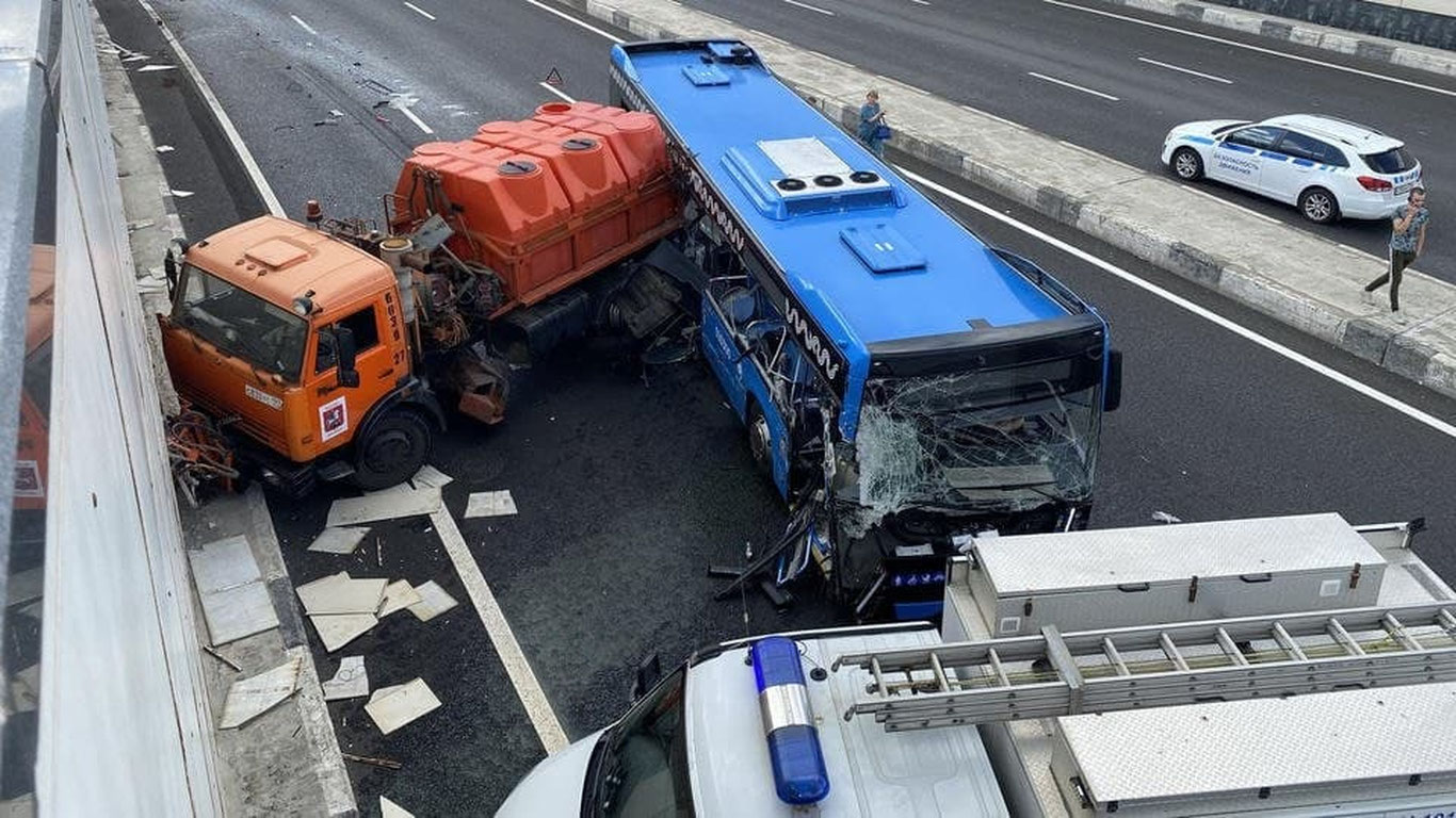 Yuk mashinasi va jamoat transporti ishtirokida YTH yuz berdi