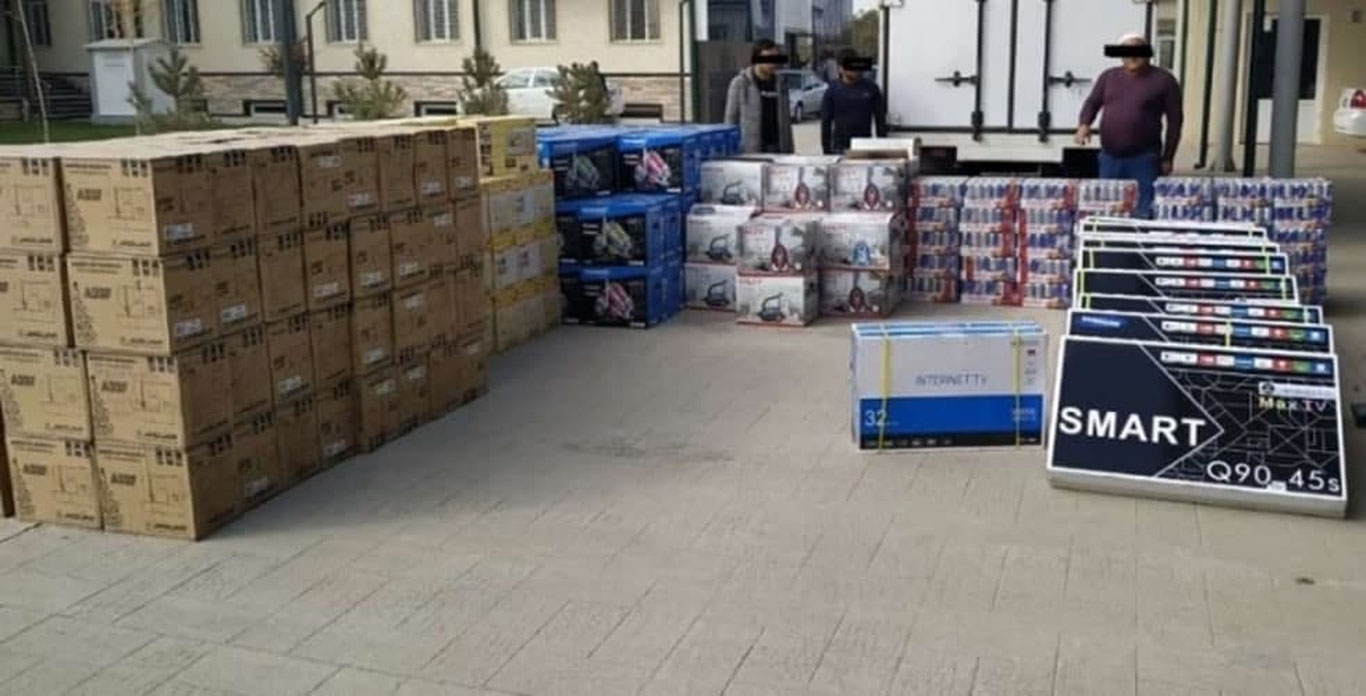 Оҳангаронда 1 миллиард сўмдан зиёд ноқонуний товарлар ушлаб қолинди