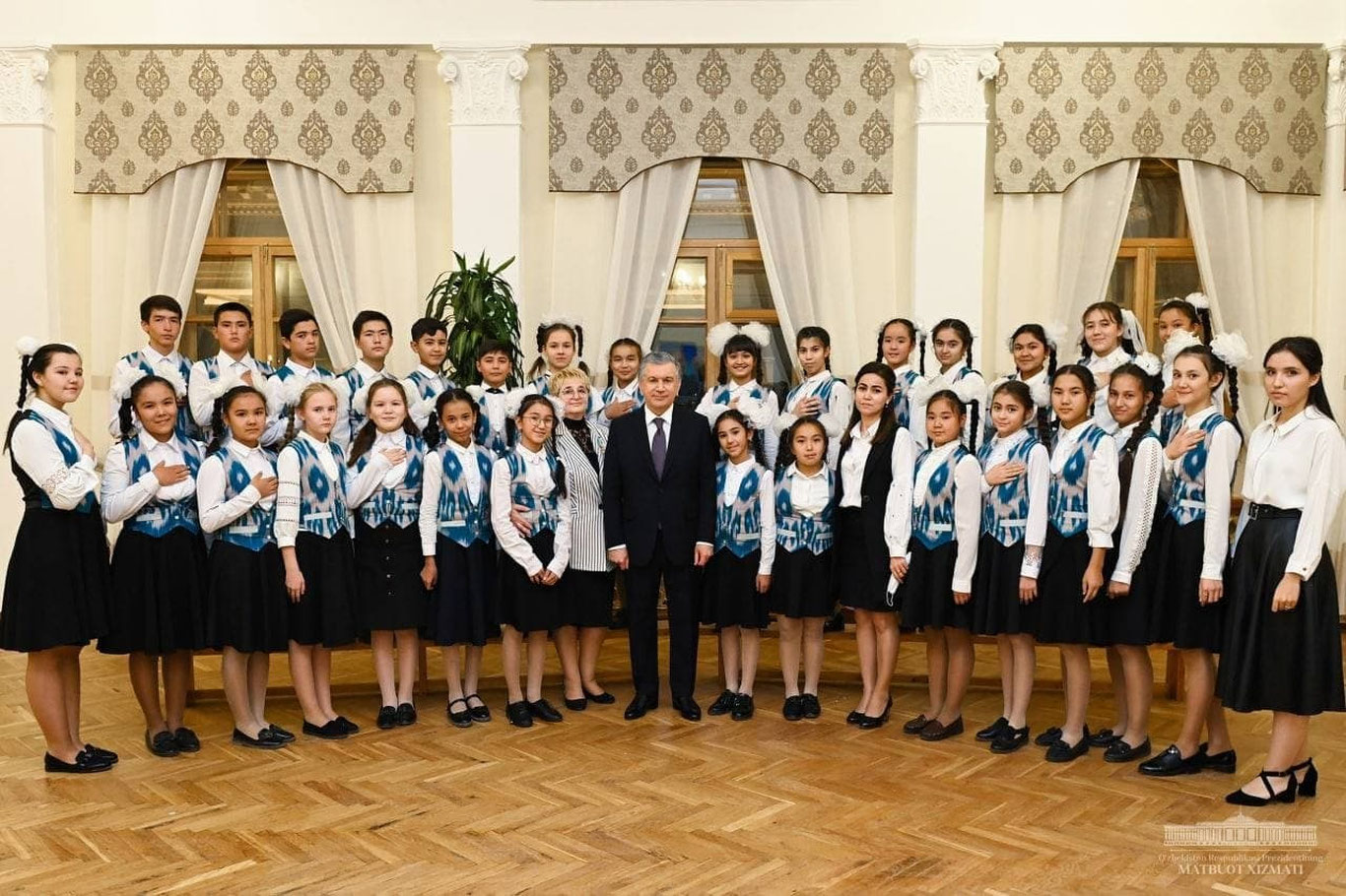 Президент Чирчиқ шаҳридаги “Кимёгарлар” маданият саройига борди