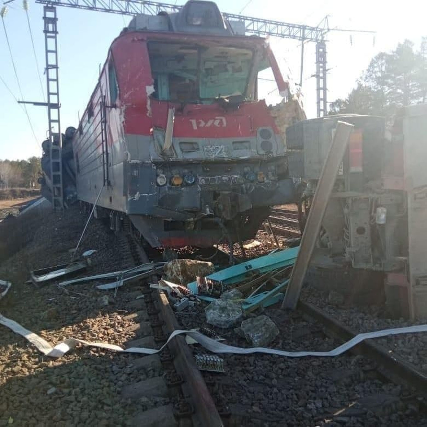 Амур вилоятида поезд юк машинаси билан тўқнашиб кетди