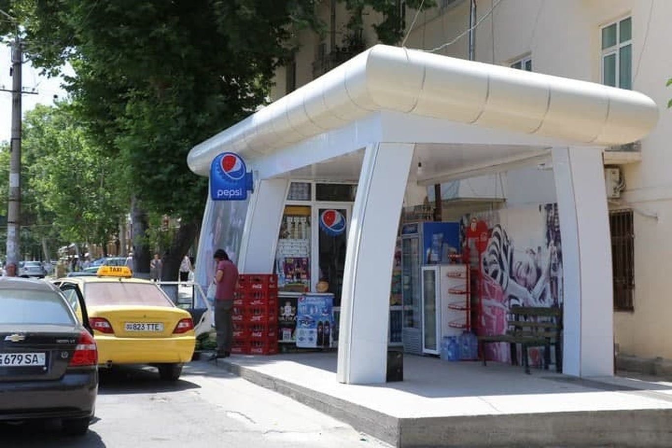 Автобус бекатлари даромад келтирадиган савдо нуқталарига айлантирилган. Йўловчилар учун эса шароит йўқ.