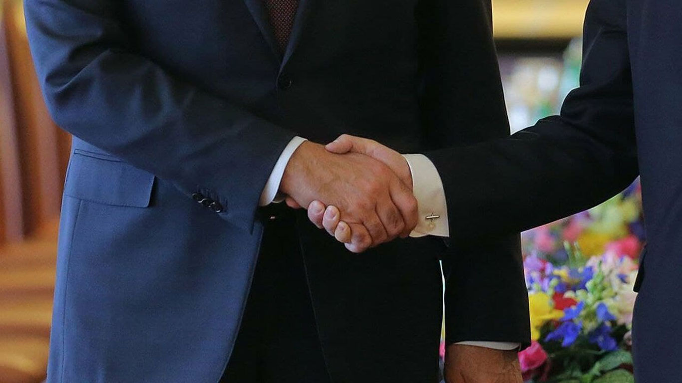 АҚШнинг Афғонистон бўйича вакили Европа ва Осиё бўйлаб сафар қилади