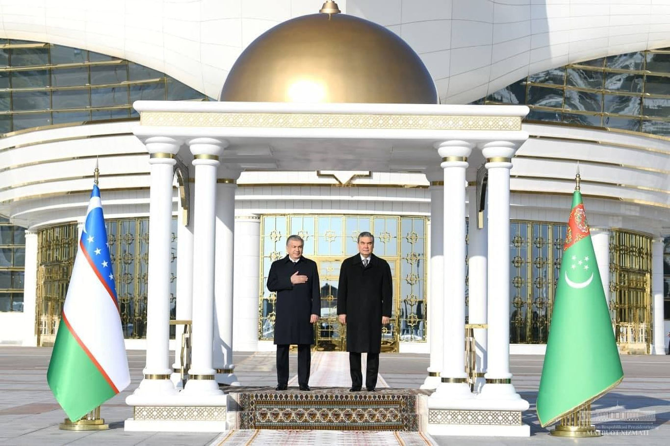 Davlatimiz rahbari Ashxobodga yetib keldi